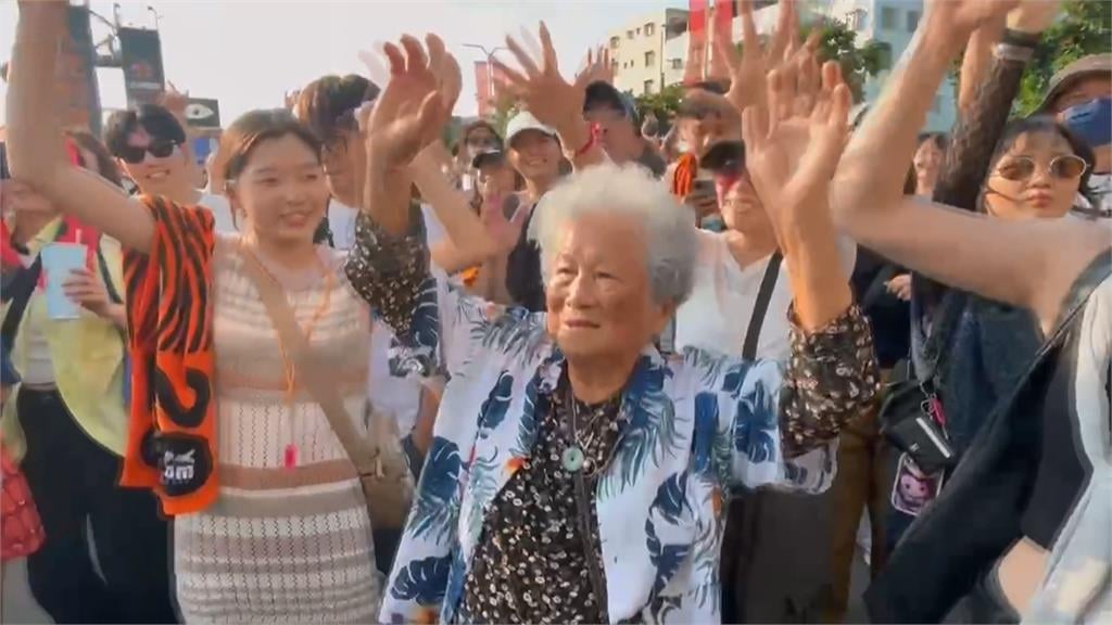 大港開唱搖滾區狂歡大亮點！　民視獨家訪問90歲「MVP嬤」