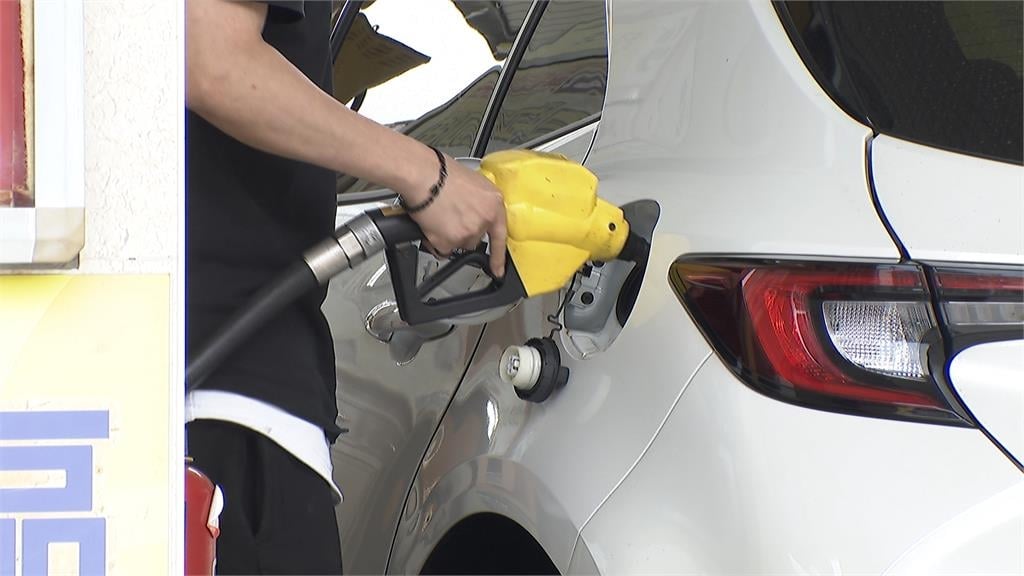 明起汽柴油漲1.8、1.4元 各地加油站塞爆趕漲前加滿