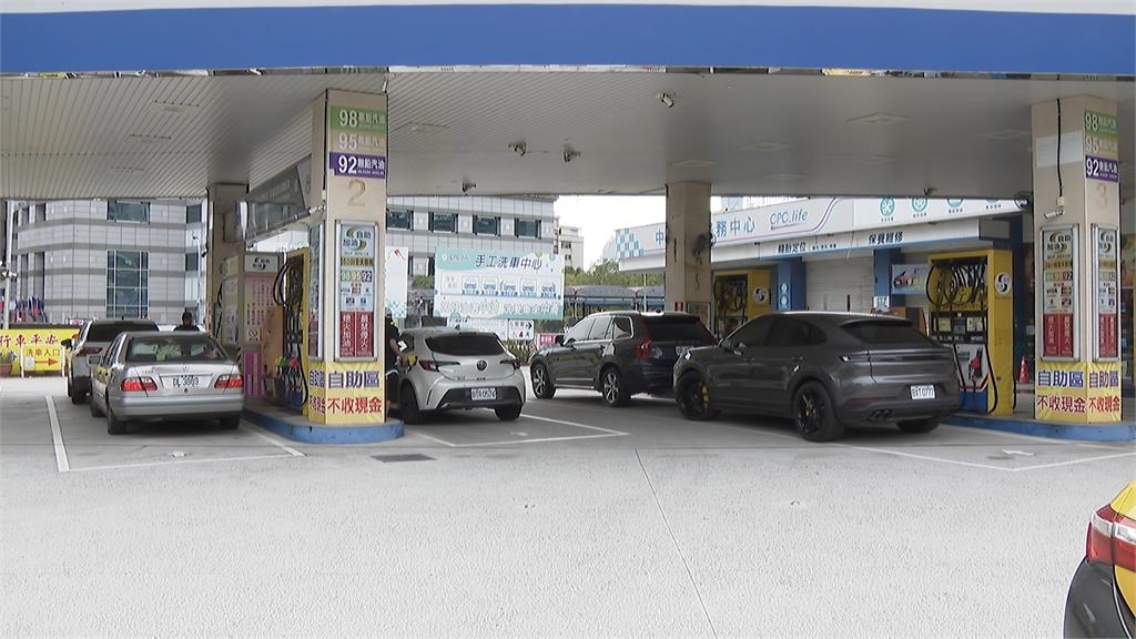 明起汽柴油漲1.8、1.4元 各地加油站塞爆趕漲前加滿