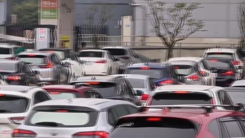 明起汽柴油漲1.8、1.4元 各地加油站塞爆趕漲前加滿