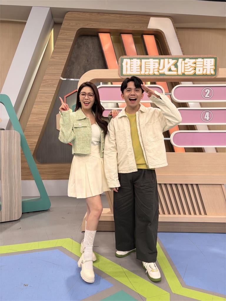 布蘭妮媽媽愛美不想動手術！竟自創方法預防肩頸痠痛