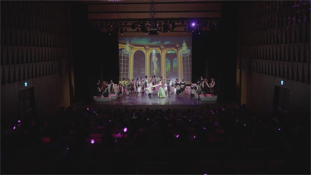 高雄美國學校推出冰雪奇緣音樂劇　101名學生共同創作