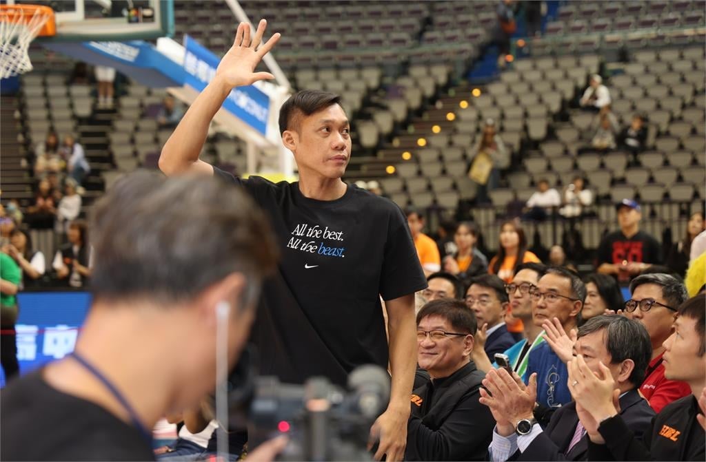 HBL(影)/來場勘引退賽場地?林志傑小巨蛋坐賴清德總統隔壁 網驚:看球壓力大