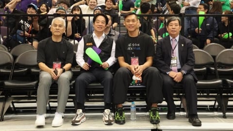 HBL(影)/來場勘引退賽場地?林志傑小巨蛋坐賴清德總統隔壁 網驚:看球壓力大