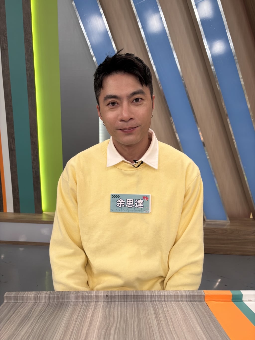 (影)／睡前看手機 小心你的眼睛都被藍光燒光了？