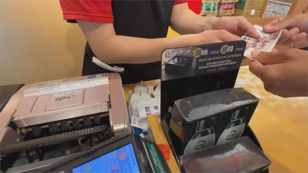 台南知名連鎖壽司驚見有異物！　結帳「被多算近千元」　消費者氣炸