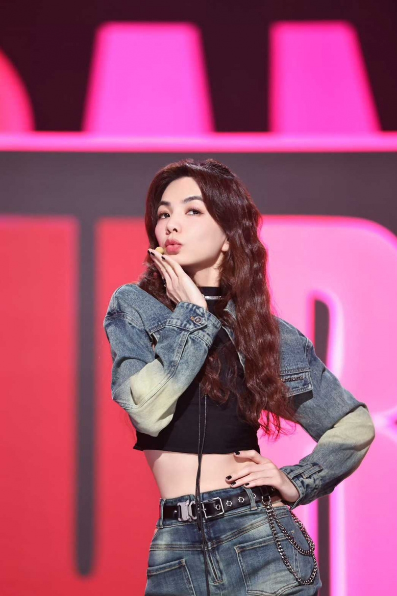 Ella展現超強唱跳實力。（圖／翻攝自微博）