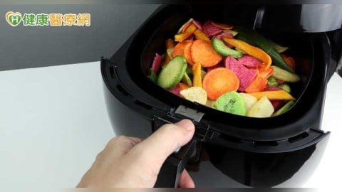 想補纖維又怕脹氣？護理師教9招　喝水、少量多餐與飯後散步都能幫忙