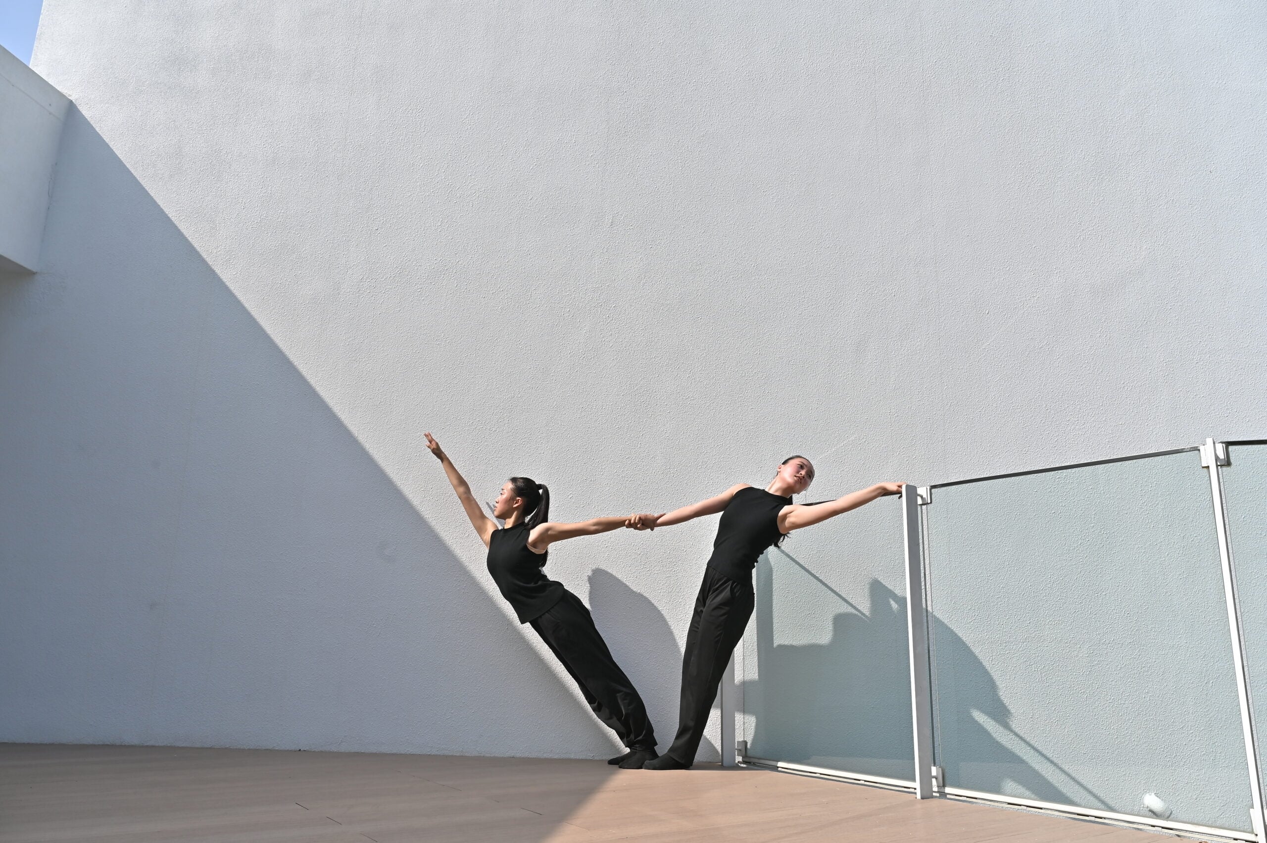 高雄春藝「環境舞蹈」 舊三和銀行、內惟迷霧森林變身劇場