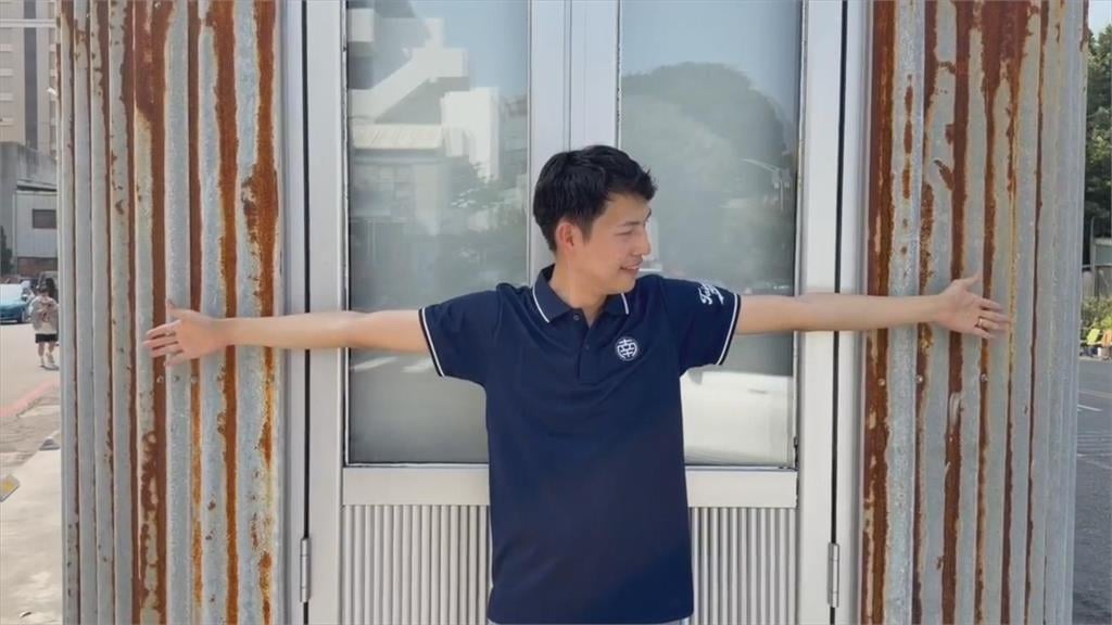 台南北區打卡新亮點　畸零地紙片屋鏽蝕鐵皮外牆超吸睛