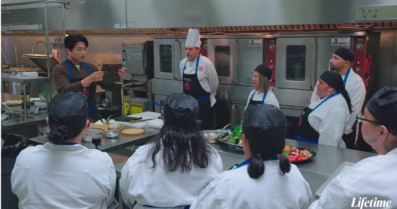 安成宰透過精緻餐飲(Fine Dining)的料理視角,重新詮釋紫菜在料理中的可能性。(圖/杰德影音)