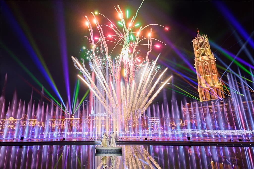 日本第一座「新世紀福音戰士-飛行劇場」4/24豪斯登堡登場