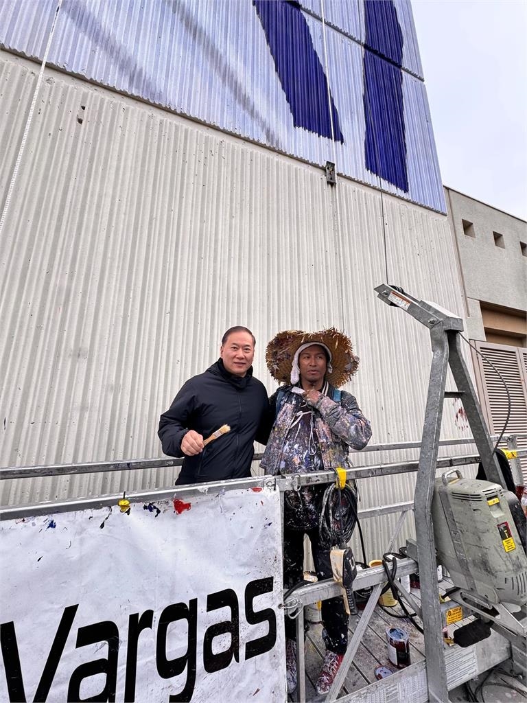 LA新地標！大谷翔平躍12層樓飯店壁畫　辜仲立耗時2年打造、搭吊車搶先看