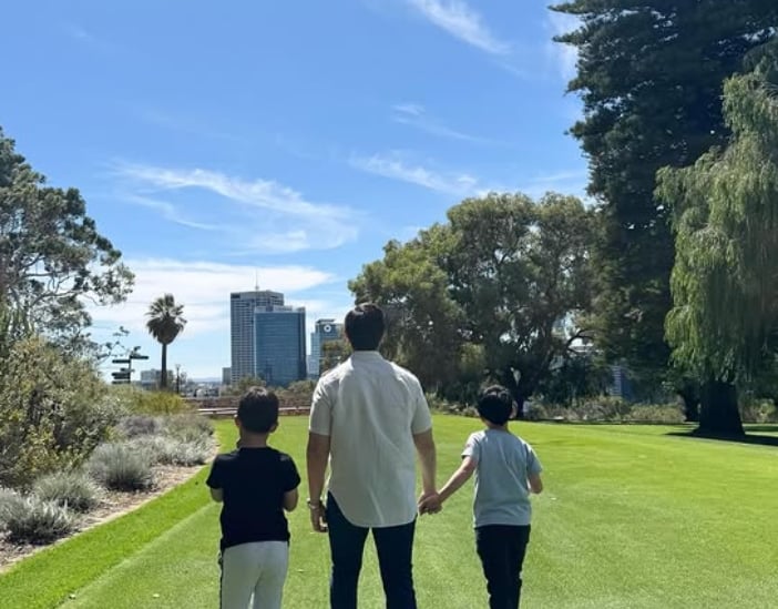 51歲楊采妮現況曝光全家赴澳洲度假曬照　凍齡膚況驚呆網不愧是玉女接班人