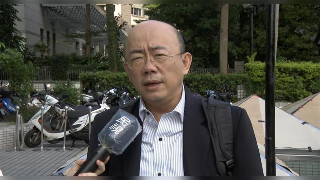 郭正亮直播突臉歪嘴斜疑似中風？醫師曝真相是這病：吹冷氣受寒也可能引發