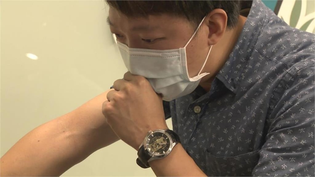 郭正亮直播突臉歪嘴斜疑似中風？醫師曝真相是這病：吹冷氣受寒也可能引發