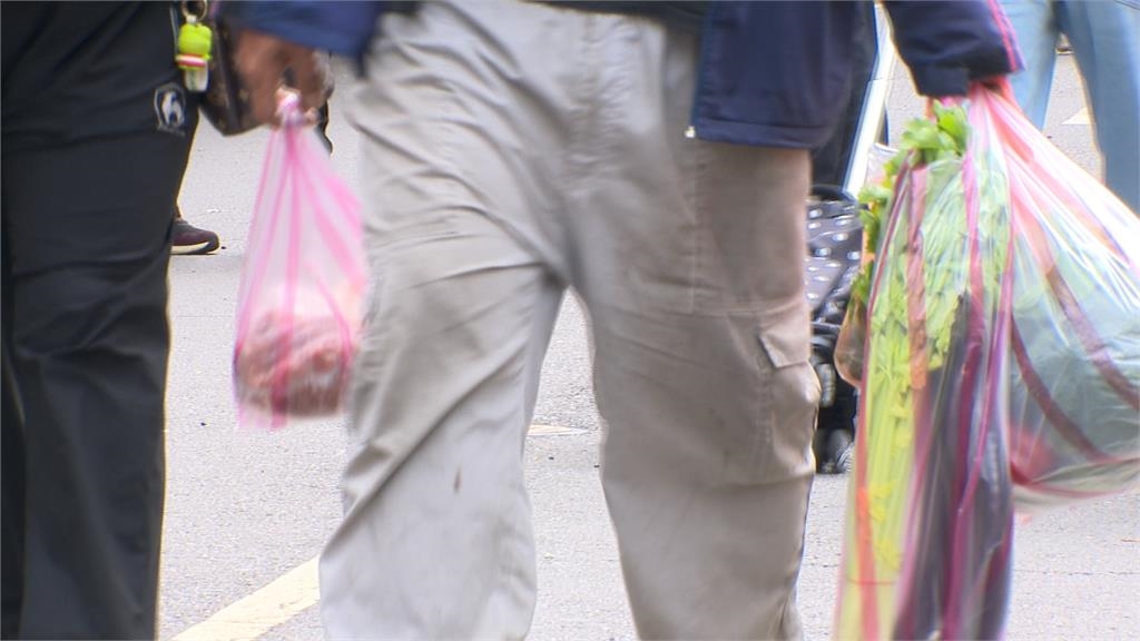 塑膠袋喊漲「１至５元不等」！小吃店、菜市場「不主動提供」