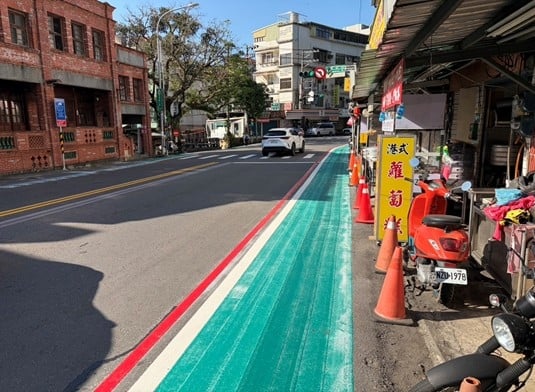 快新聞／逛深坑老街更安全了！每逢假日人滿為患　政府出1招化解人車爭道