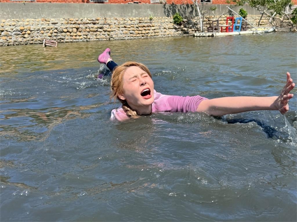 特技表演「未央」身材健壯表演太精彩！楊繡惠失控直戳胸肌現場驚呼