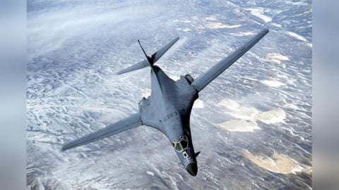 美空軍B-1B「槍騎兵」疑投5000磅GBU-72鑽地彈　直擊伊朗地下彈藥庫