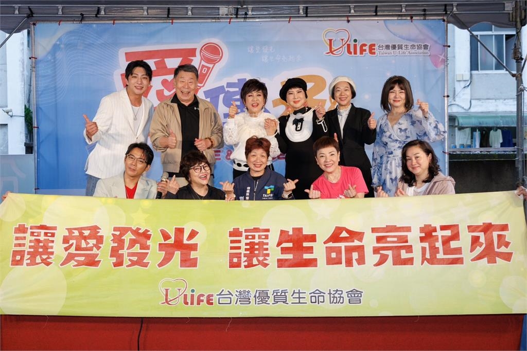 坐輪椅也不認輸！月亮歌后李珮菁用人生逆轉故事鼓勵獨居長輩