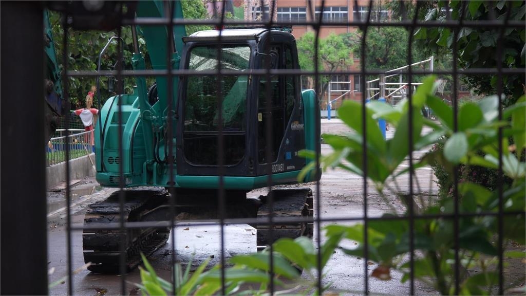 小孩去上學回家雙腳變紅豆冰　家長怒：兒童節跳蚤禮包嗎？