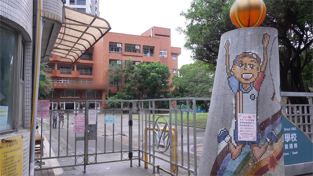 小孩去上學回家雙腳變紅豆冰 家長怒:兒童節跳蚤禮包嗎?