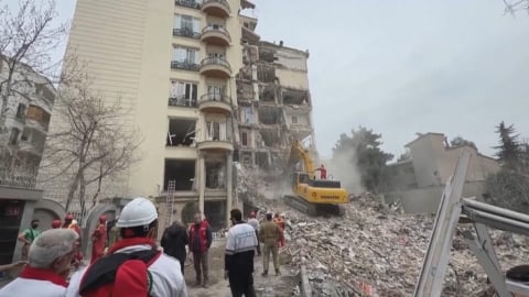 中東戰火!建築、油田遭轟炸起火 污染恐持續數十年