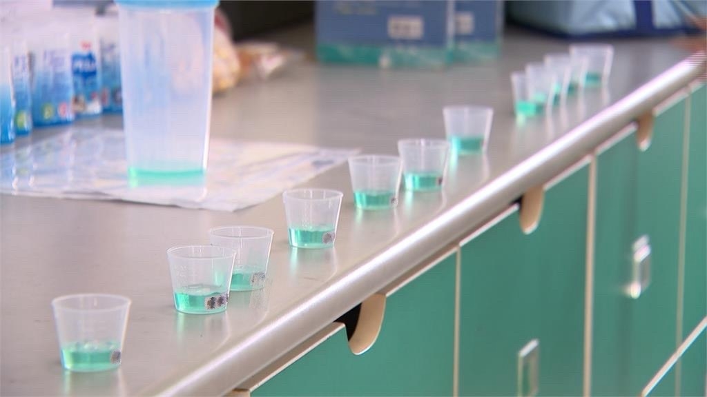 婦患牙周病「狂灌強效漱口水」　她「整根舌頭變灰色」醫示警快停下！