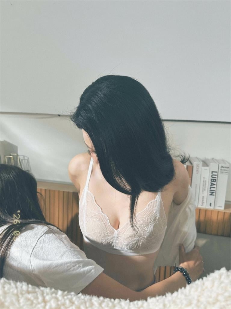 陳喬恩罕見「正面解放Bra」！她堅持2原則「Hold這」事業線全破防