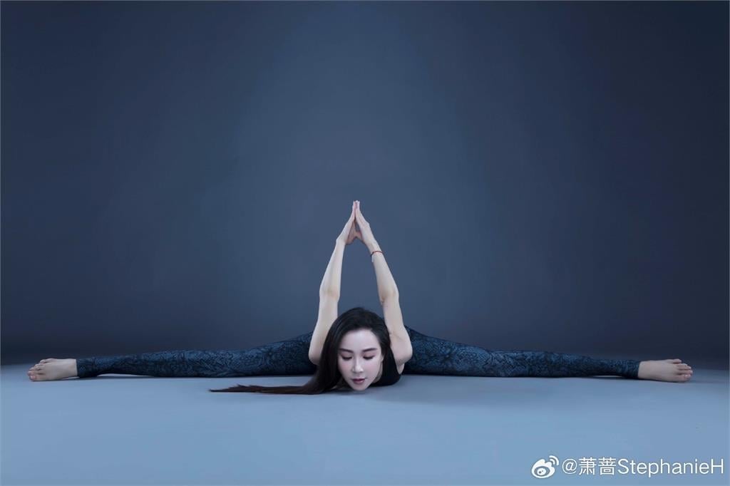 57歲蕭薔入浪姐「肉體貼地炸出一字」火力太猛！開戰范瑋琪「0修音」殘酷舞台曝光