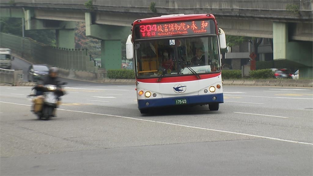 北市葫東重慶公車需橫跨4線道靠站 被封「最危險站點」