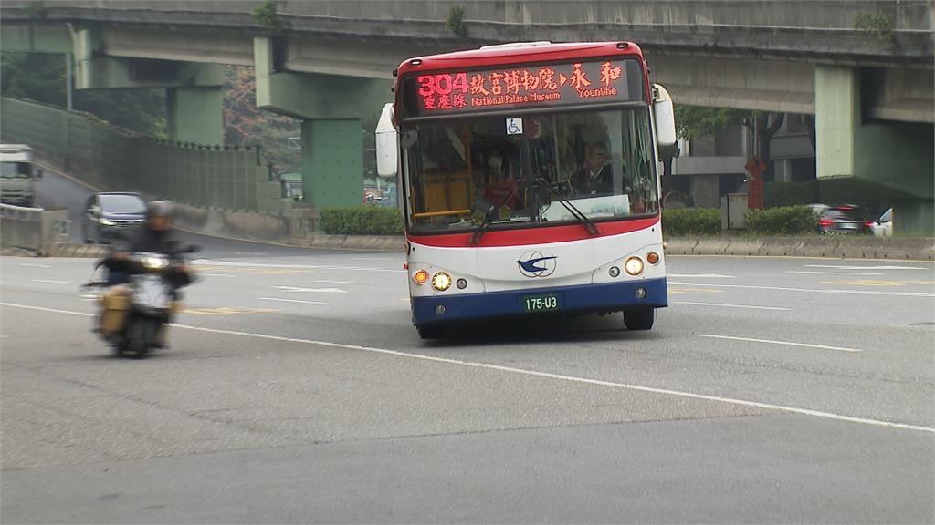 北市葫東重慶公車需橫跨4線道靠站　　被封「最危險站點」