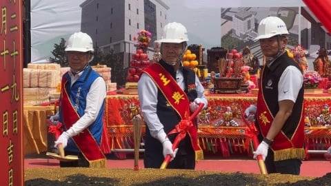 "五星級納骨塔"惜恩堂動土 麥寮鄉長率村長捻香祈福