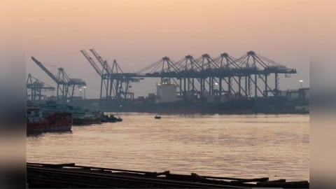 航運大洗牌！荷莫茲危機催生新樞紐　「這港口」24天吞下一年轉運量