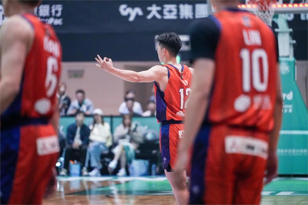 PLG(影)/龍頭領航猿嚇出一身冷汗!第四節打出20:3攻勢才力克洋基工程
