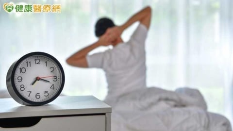 固定就寢時間比「想睡就睡」有壽命差距？專家建議睡前做1事更健康