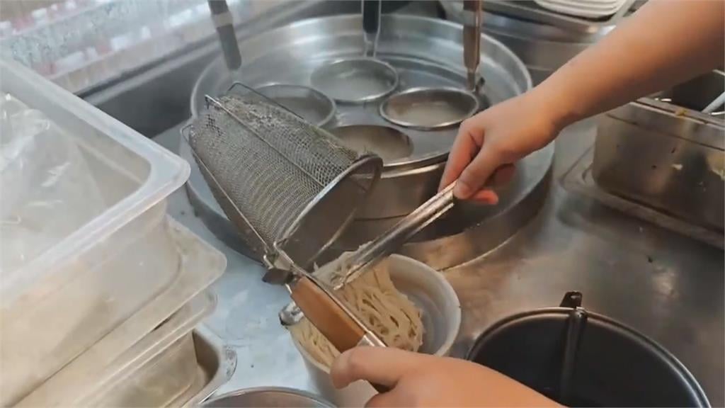 哪來的？　外送餐點驚見「衛生紙、不明黑色細絲」