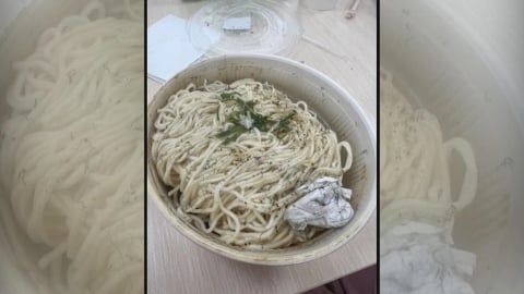 哪來的？　外送餐點驚見「衛生紙、不明黑色細絲」