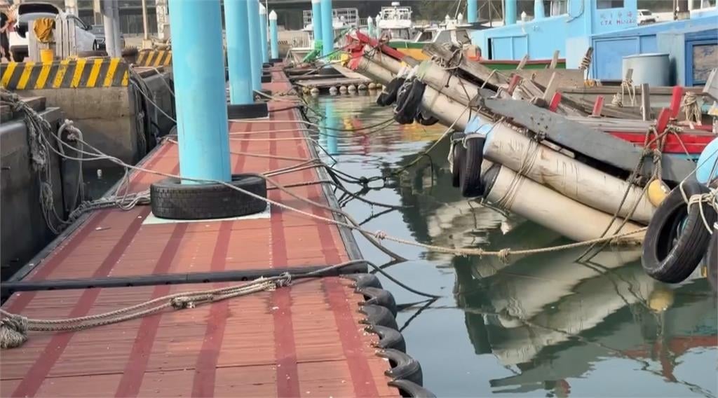 馬祖限定美景這也有! 苗栗龍鳳漁港「藍眼淚」現蹤引熱議