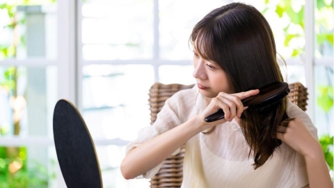 頭皮清潔怎麼做？梳子汙垢的清理方式一次了解