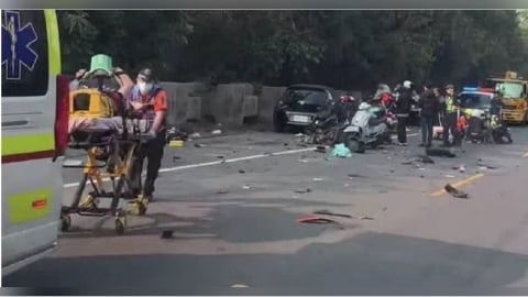 台南西港大橋河堤道路嚴重車禍!女突逆向撞飛8騎士 1人送醫不治