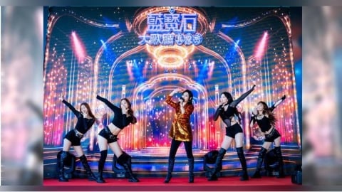 《高雄有顆藍寶石》電影高雄首映會嗨爆 王彩樺逗歌迷「爽歪歪」淚謝豬哥亮提攜