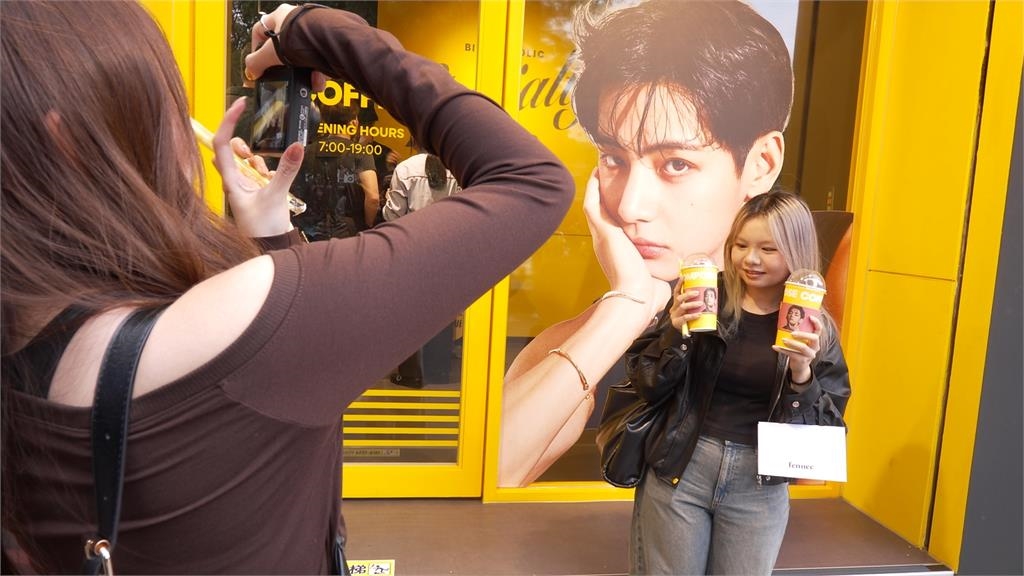 BTS金泰亨代言咖啡品牌進駐北市　大批粉絲排隊搶買