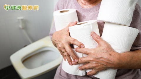 頻尿「刻意少喝水」其實很NG？醫教用排尿日記重新訓練大腦