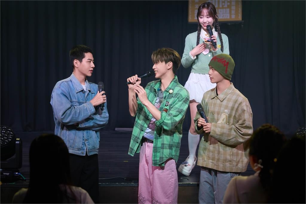 快新聞／大秀帥氣側翻！黃文廷健身寵粉無極限　首場見面會Ozone四帥驚喜現身