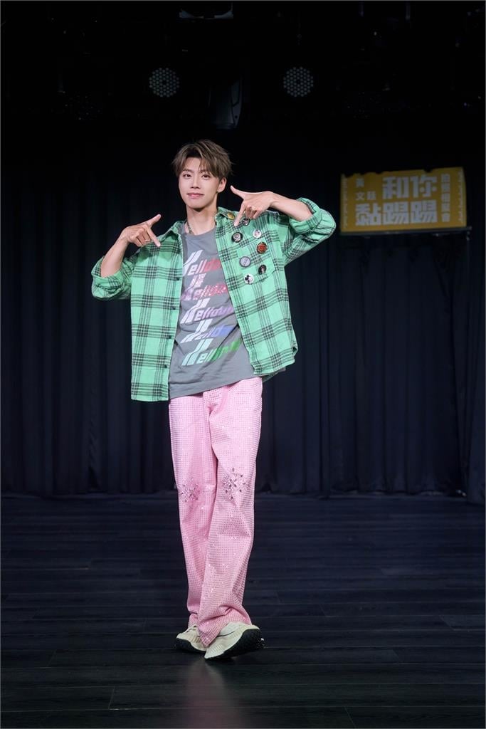 快新聞／大秀帥氣側翻！黃文廷健身寵粉無極限　首場見面會Ozone四帥驚喜現身