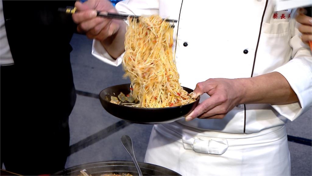 剁椒魚頭結合「大溪豆干、龍潭米線」 鹹香微辣越吃越開胃