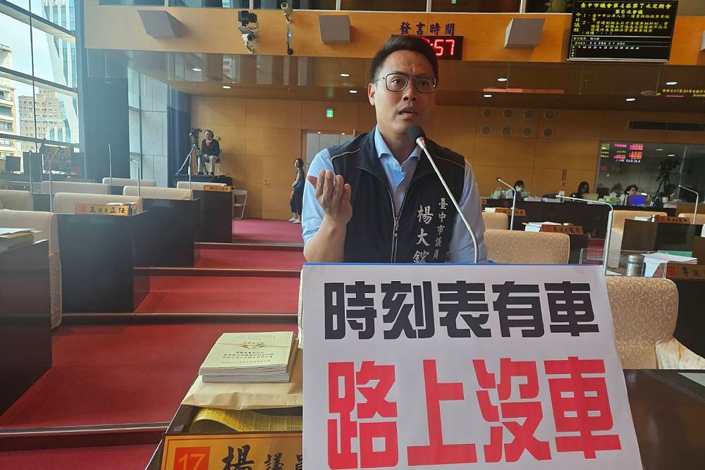 議會關注公車跳班、駕駛高齡化 台中交通局盼自駕公車當解方 6 議會關注公車跳班、駕駛高齡化 台中交通局盼自駕公車當解方 5