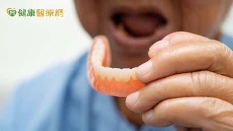 年紀大「牙掉光」屬正常？醫揭慢性病3原因影響牙齒　守住咀嚼力很重要